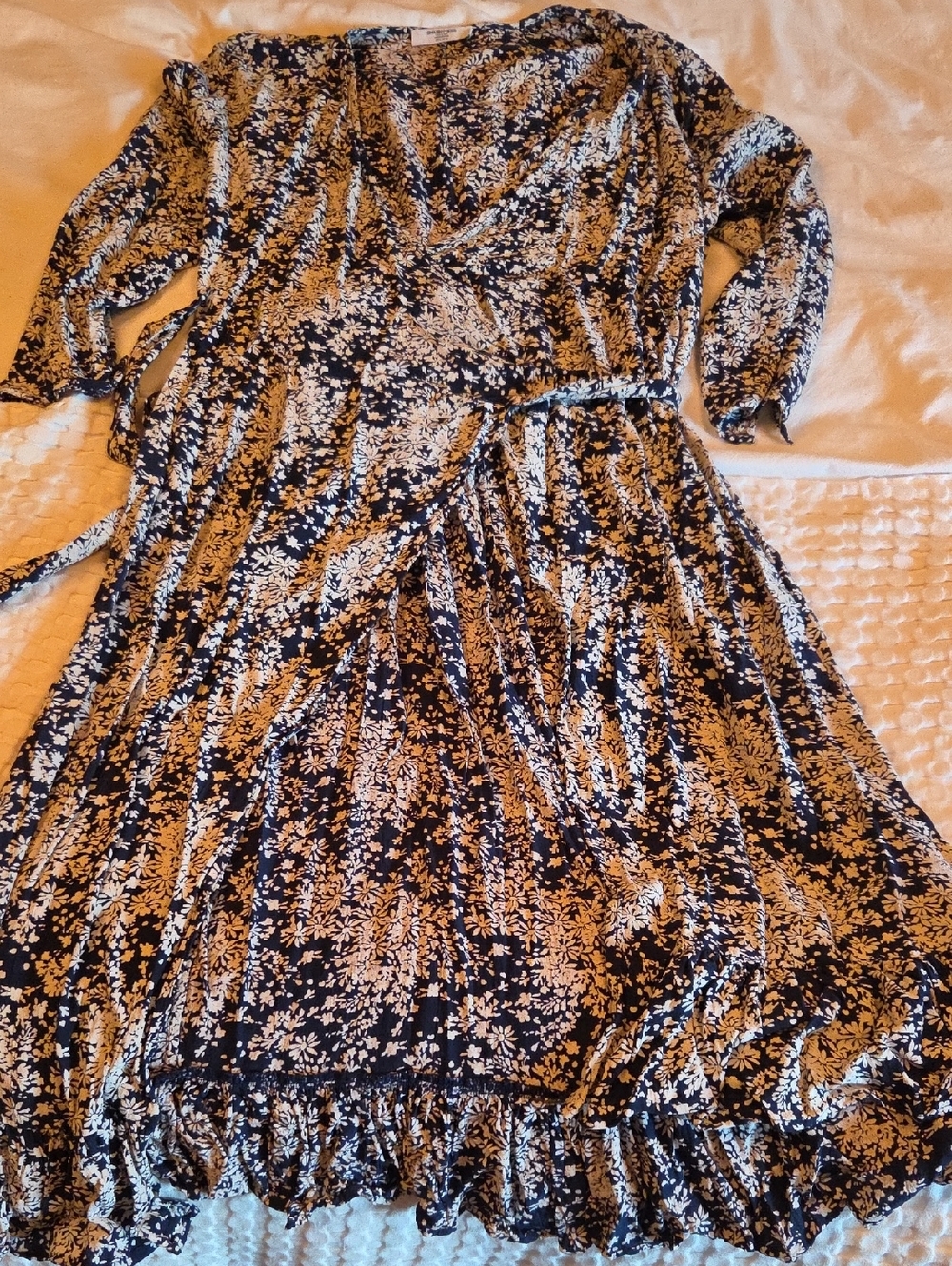 Smash + Tess Navy and Cream Floral Wrap Dress Large